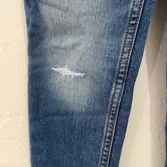 Cat & Jack Distressed Skinny Jeans Medium Wash Size 5 - Picture 2 of 5